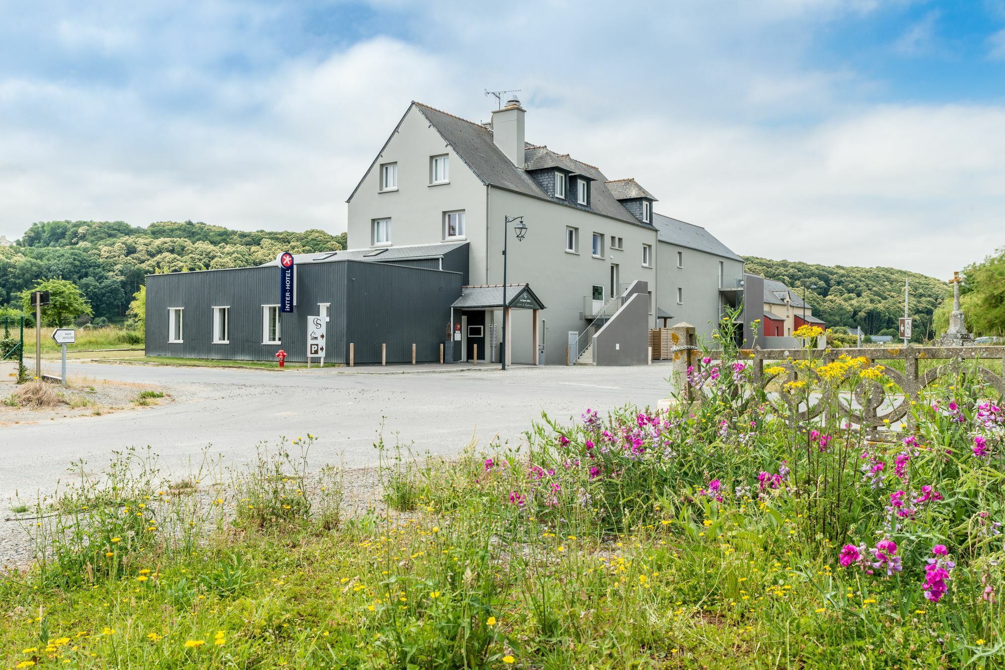 Inter-Hotel Le Mont Saint-Michel Sud Les Quatre Salines Roz-sur-Couesnon Exterior foto